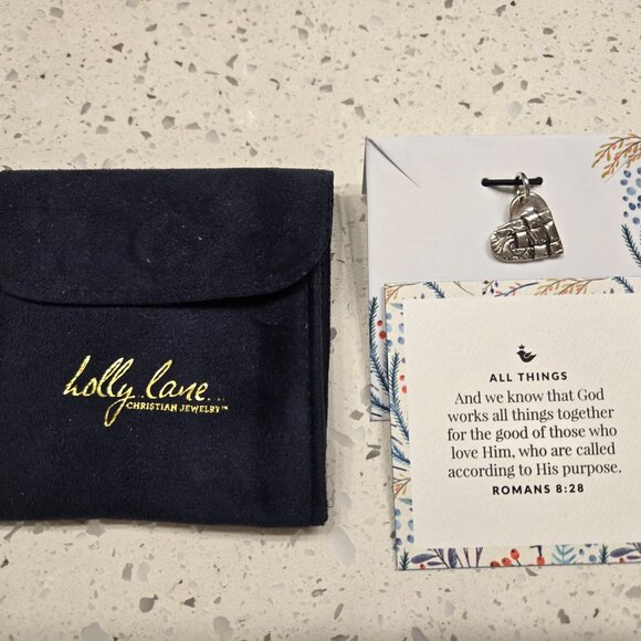 Holly Lane Heart Pendant *NEW* - Picture 4 of 5